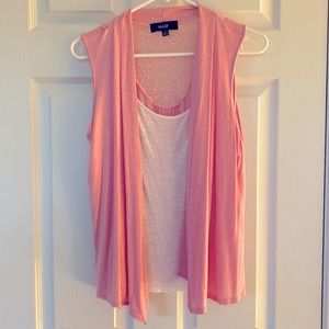 Casual 2 piece vest look with lace upper back.